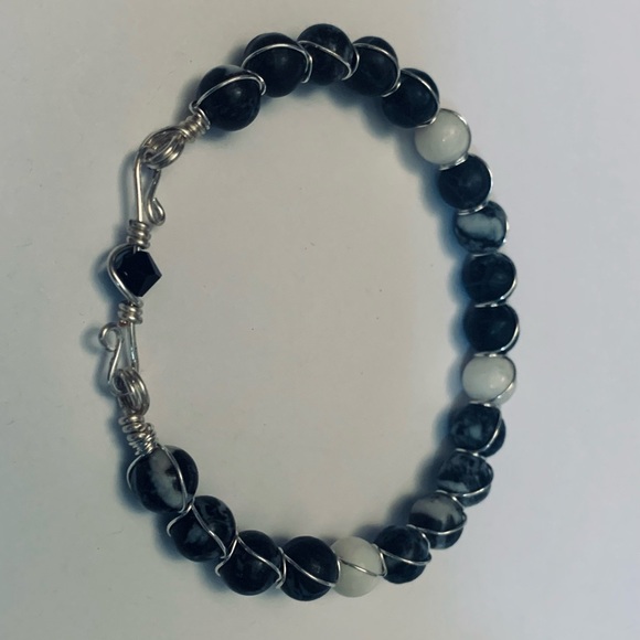 Natural black white agate gemstone bracelet New - Picture 3 of 4